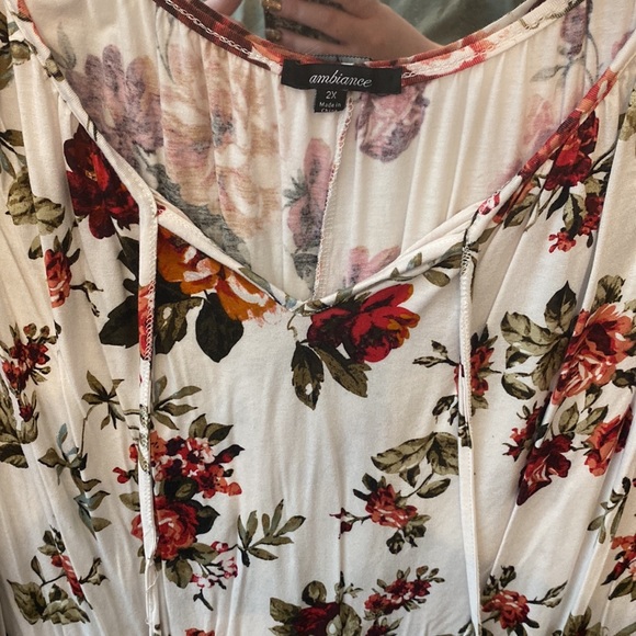 Plus size Cold shoulder top - Picture 2 of 4